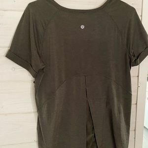Lululemon tshirt